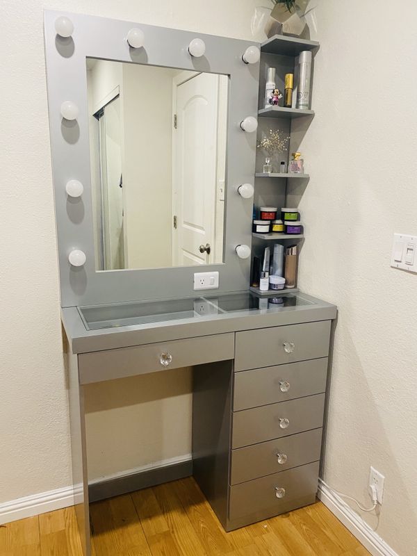 Vanity Desk with Glass Top and diamond knobs Vanity Mirror for Sale in