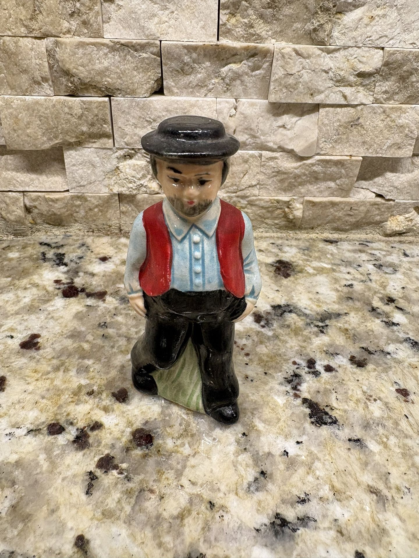 Unbranded Ceramic Amish Husband  Black And Red Salt Shaker