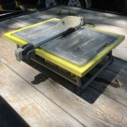 Ryobi WS722 Portable Tile and Stone Saw  Get the precision cuts you need for your next DIY project with the Ryobi WS722 Tile and Stone Saw. While this