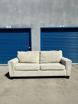 Loveseat Couch 🛻Delivery Available🛻