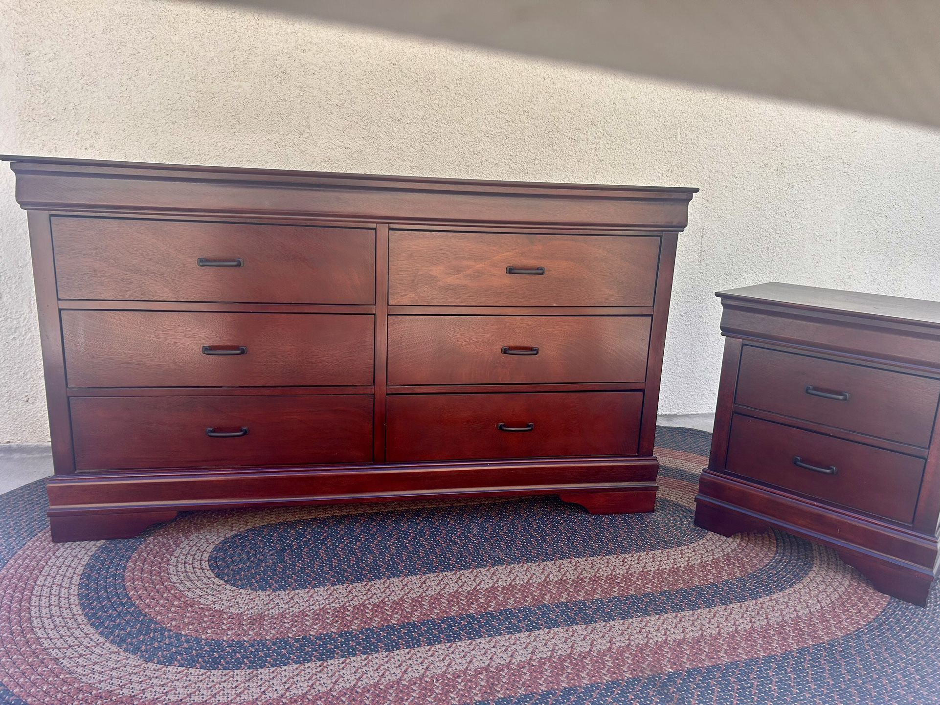 1- cherry brown dresser 6 drawers with 1- nightstanf 2 drawer and mirror set ! great condition !!! 