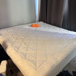 Casper Mattress Cali King Bed $40