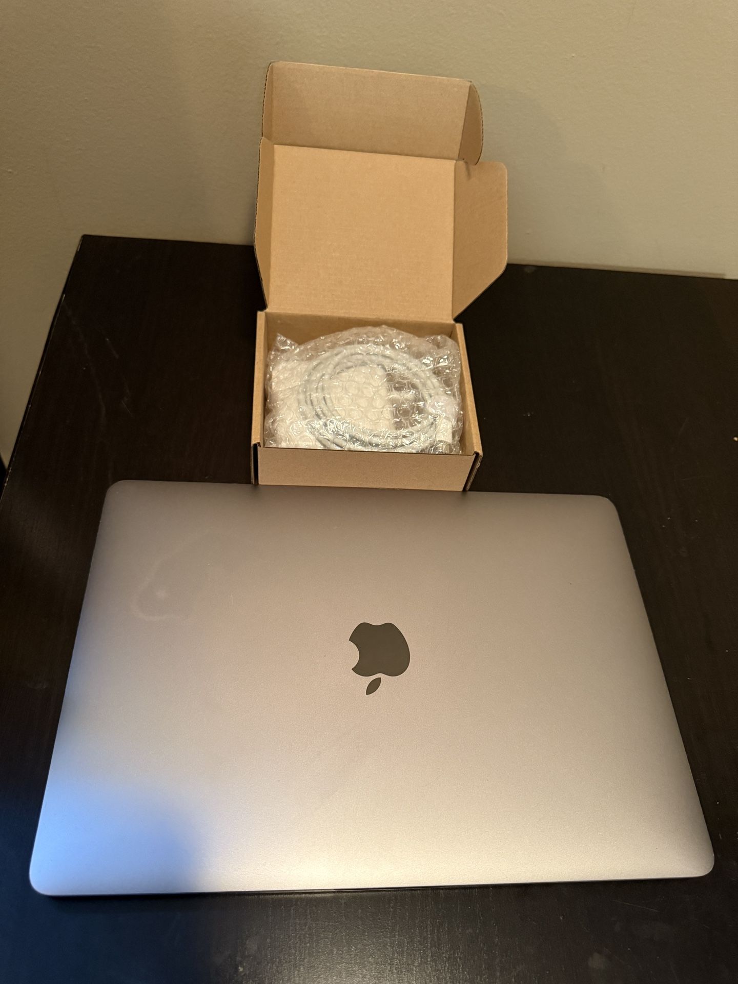 MacBook Pro 13inch Touch Bar & Touch ID Sensor