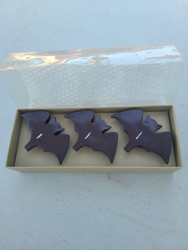 Vintage Ilumination three black Bats Floating candles