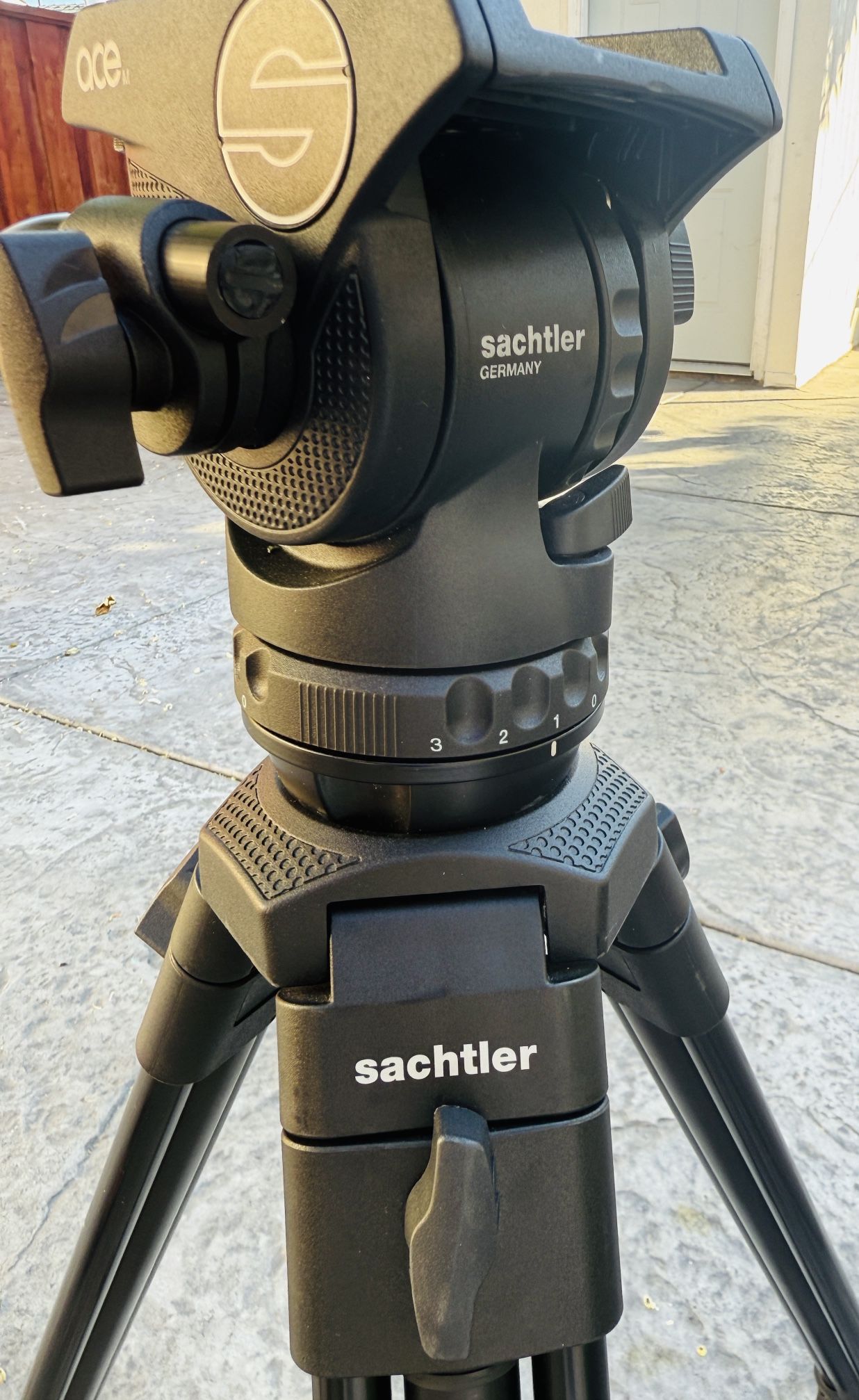 Sachtler Ace M MS Fluid Head with Ace 1001