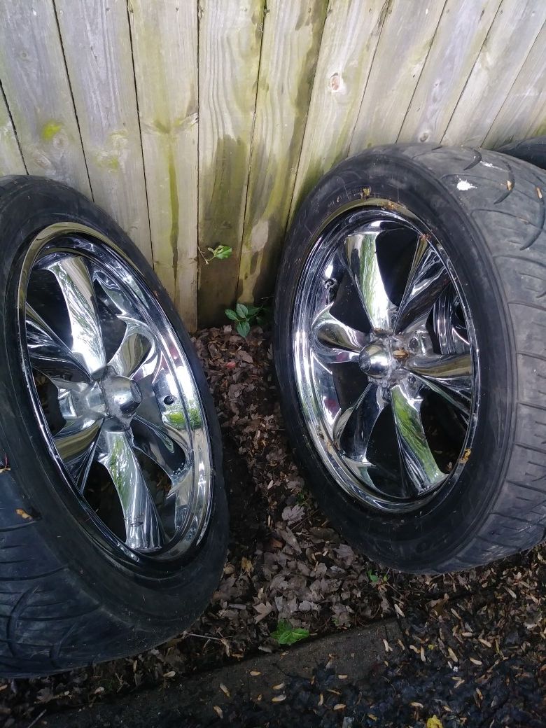 (1 damage wheel) 22 inch torque thrust 6 lug Wheels set