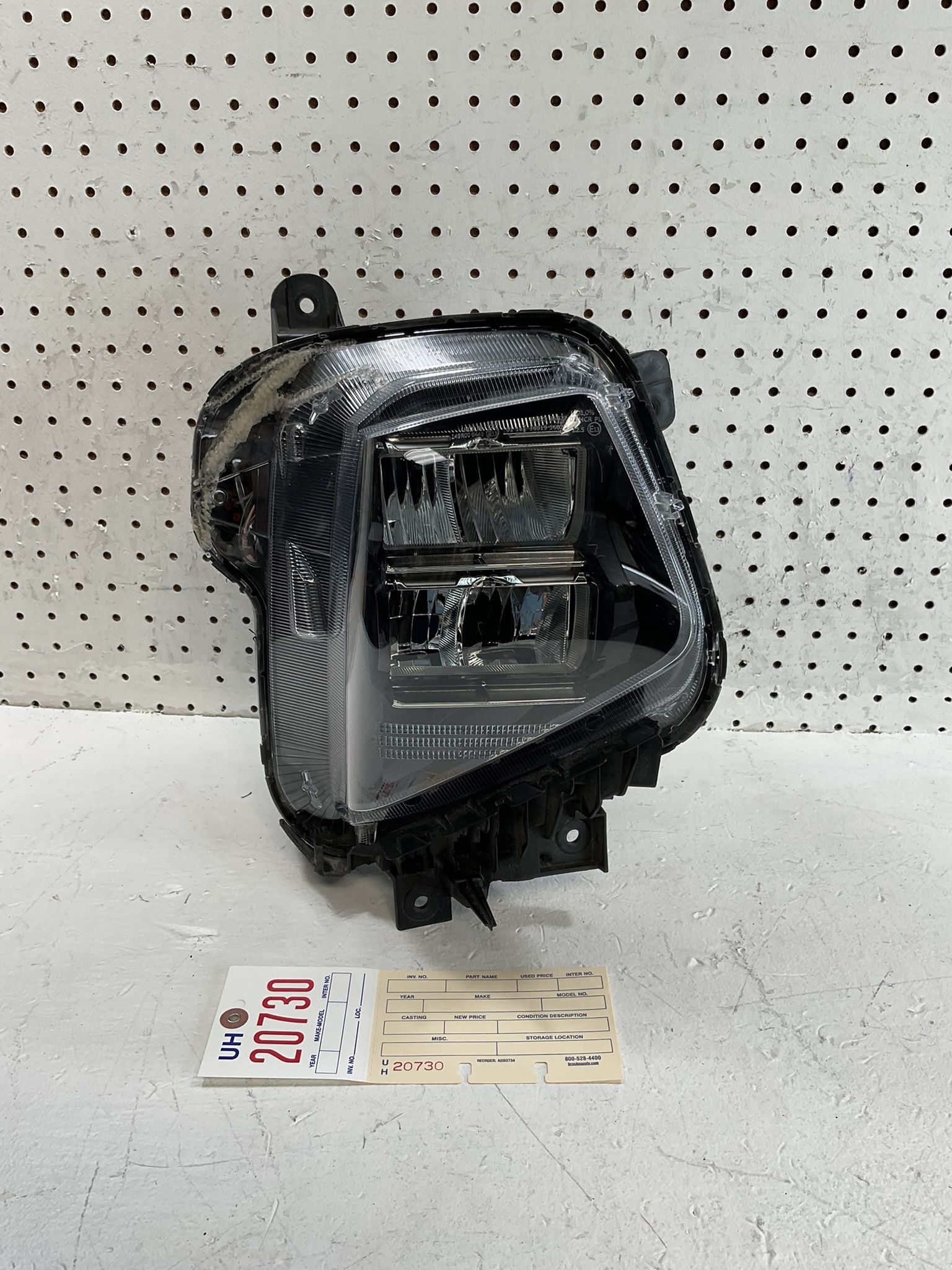 2022 HYUNDAI TUCSON RIGHT SIDE LOWER HEADLIGHT LAMP OEM
