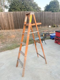 6-Foot Wooden Step Ladder – Vintage