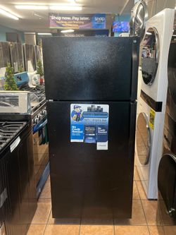 GE Top and Bottom Refrigerator 