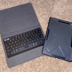 USED ZAGG RUGGED MESSANGER 