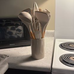 Beige Kitchen Utensil Set