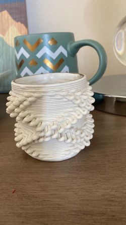 Detailed dainty candleholder