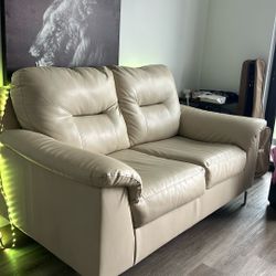 Tan Leather Love seat Excellent condition  