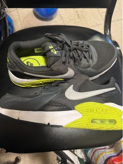 Men’s Nike excee sneaker size 10.5