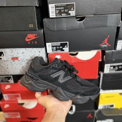 New Balance 9060 Triple Black size 6M 7.5W VNDS