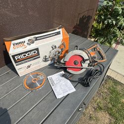 Ridged 15 Amp 7-1/4” Worm Drive Circular Saw (R32104)