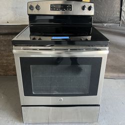 Ge Glasstop Stove Stainless Steel 60 day warranty/ Located at:📍5415 Carmack Rd Tampa Fl 33610📍 