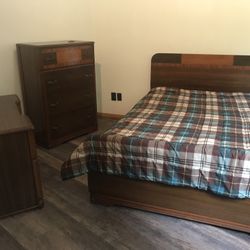 Bed (full), Dresser, Desk