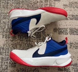 NIKE TEAM HUSTLE D10 GS 'WHITE GAME ROYAL' Size 6Y