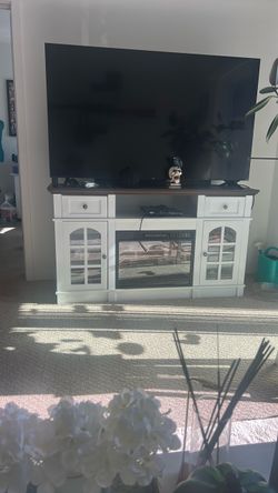 Entertainment center