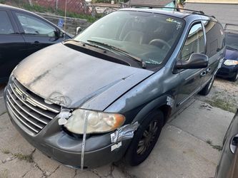 2005 Chrysler Town & Country