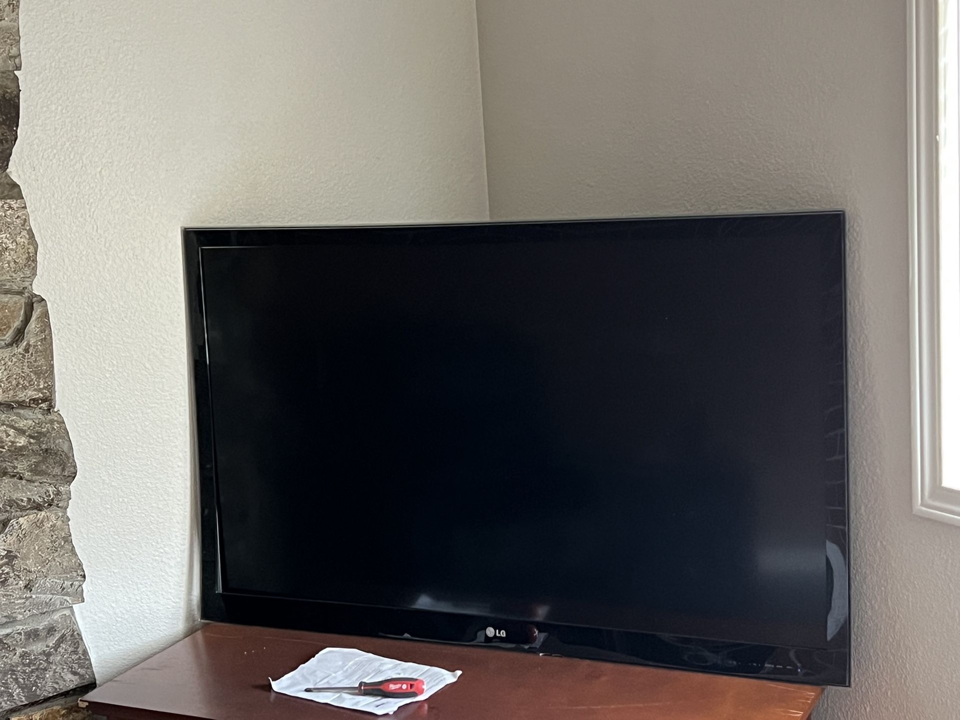 55 Inch LG TV w/Wall Mount
