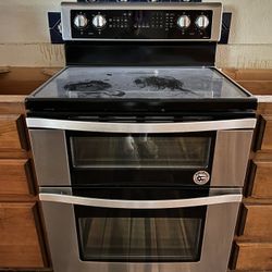 Brand New Whirlpool Range, Dishwasher And Fridge (Matching)