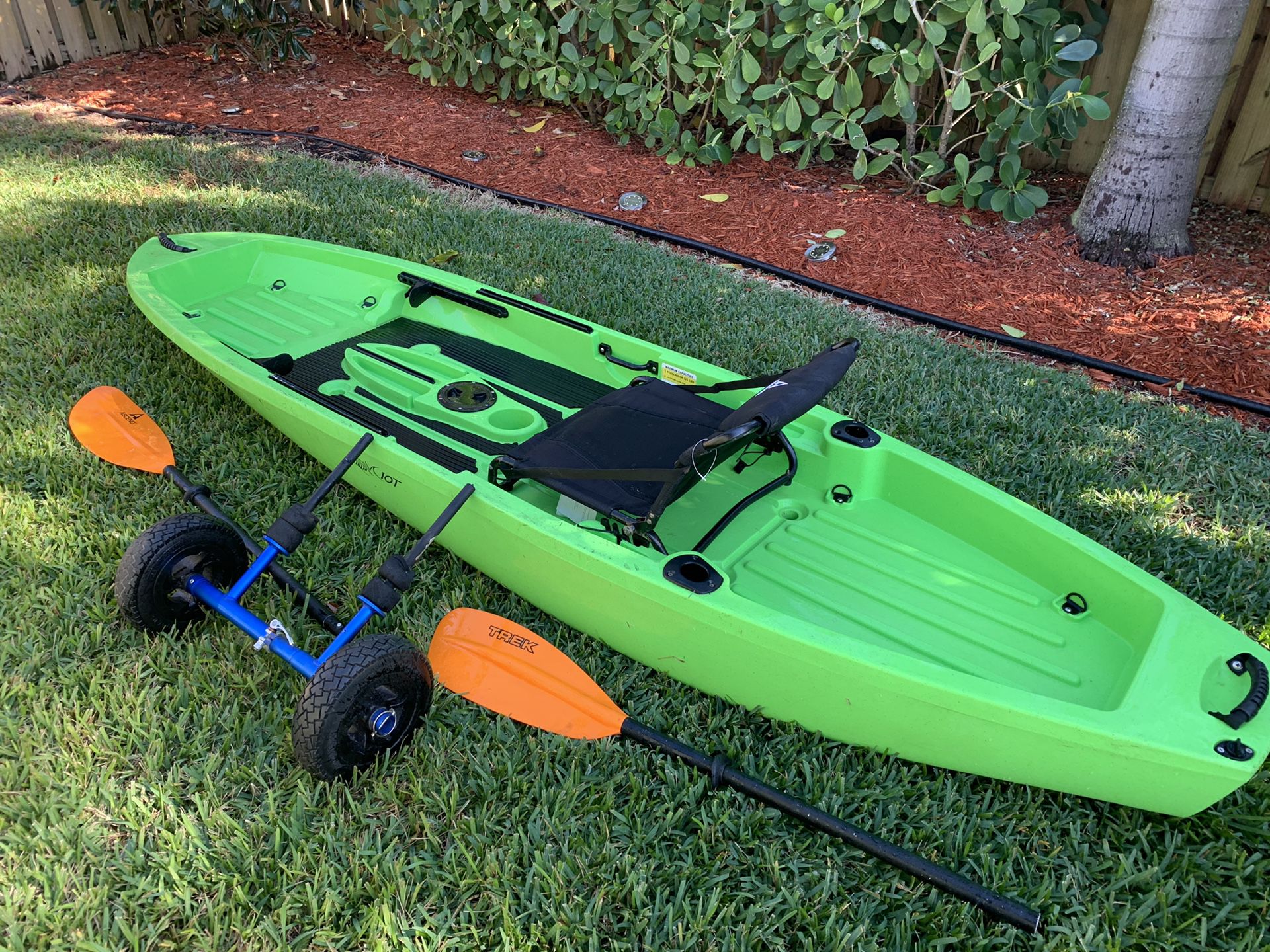 Ascend 10t Sit-On-Top Green Kayak