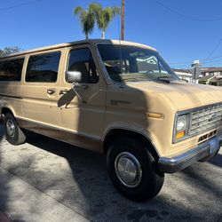 1986 Ford Club Wagon