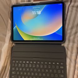 IPad Pro 11 With Keyboard Case And apple Pencil