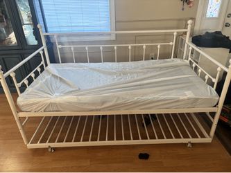 White twin size Trundle bed