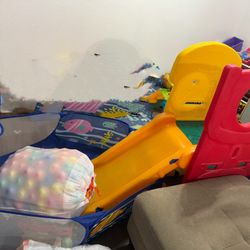 Kids Slide and 400-500 Balls