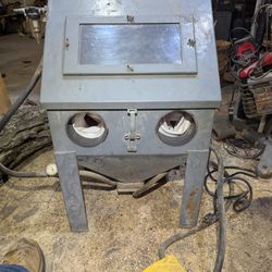 Cabinet Sand Blaster And Variety Of Media