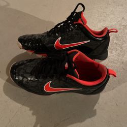 Nike size  5Y softball/baseball cleats