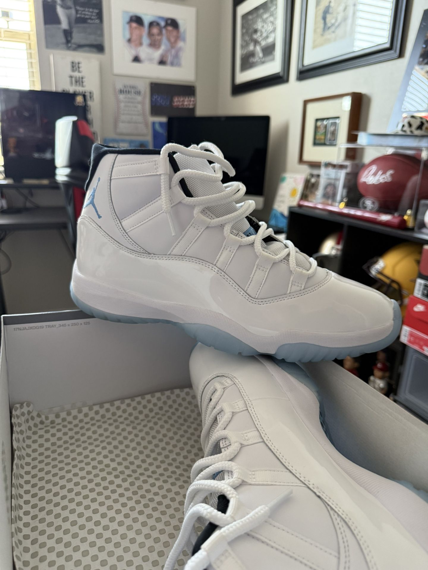 Jordan 11 Legend Blue