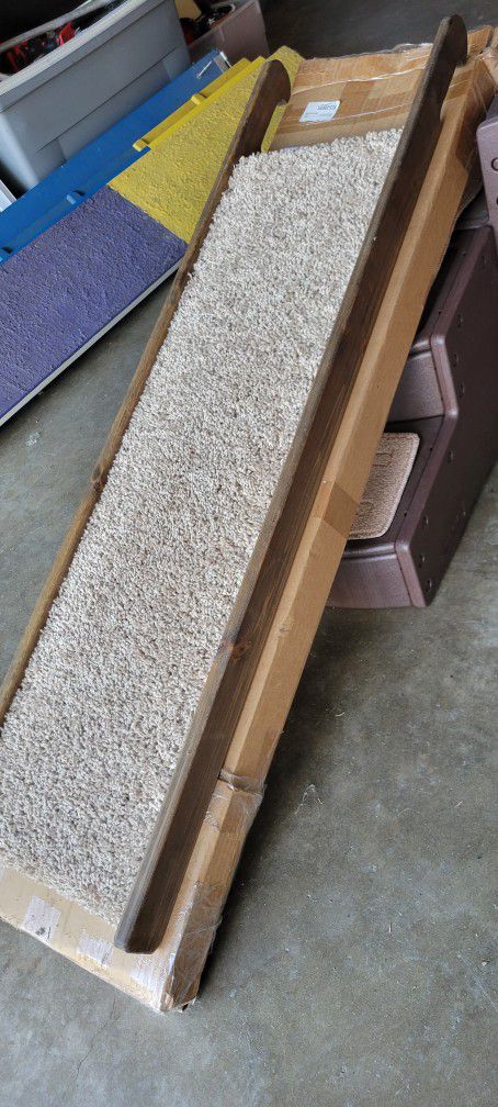 Carpeted Doggy Ramp