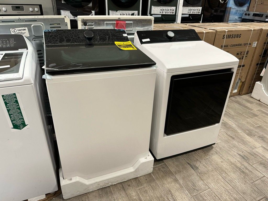 LG washer and dryer set gas dryer new with 1 year warranty