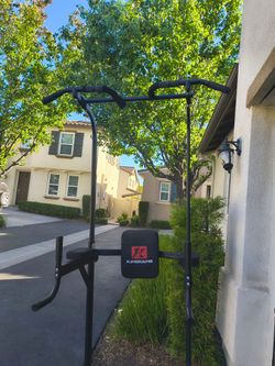 Pull up stand/bar