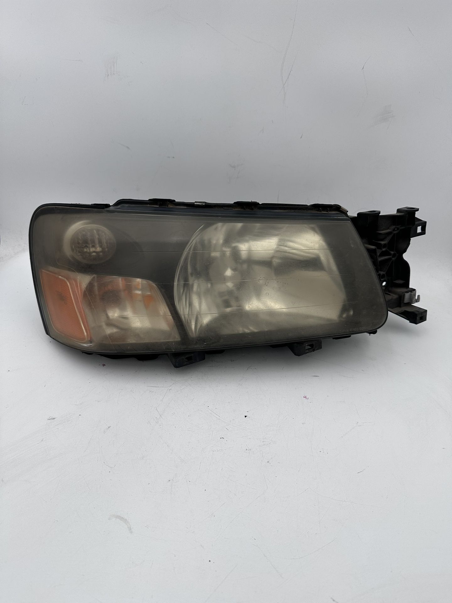 2005 Subaru Forester OEM Right Passenger Side Headlight Lamp