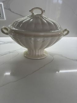 Vintage Antique Ironstone Royal Pottery Staroforoshire England Soup Tureen. 