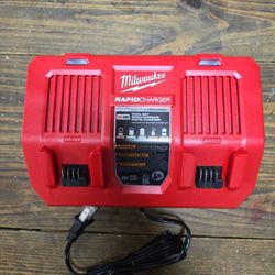 Milwaukee M18 Dual Bay Rapid Charger