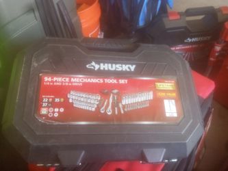 94 PIECE  MECHANICS TOOL SET 1/4 IN AND 3/8 IN DRIVE 