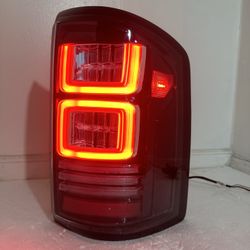 Gmc Sierra 1500/2500/3500 Vland Taillight Year 2014-2018