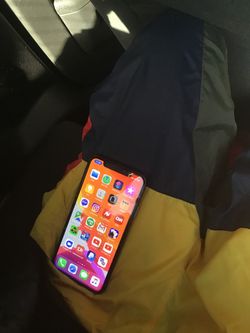 iPhone X 256 gb unlocked 2 any carrier