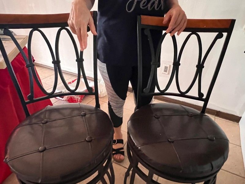 2 BrandNew Leather High Chair 20$ Each