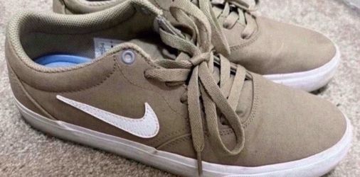 Men Nike Size 9