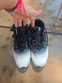 Under Armour Football Cleats – Youth Size 7.5
