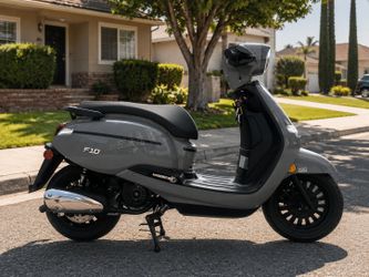 🛵 Elegancia, ahorro y comodidad en un solo scooter. ¡Conduce y ahorra!