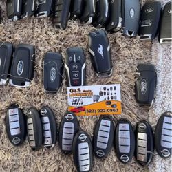 Car Key Fobs/ Llaves y Controles