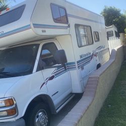 2000 Winnie Motor home